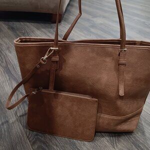 Womans Urban Expressions purse with matching handbag